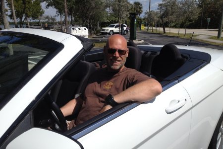 Pat in de Chrysler 200 cabrio